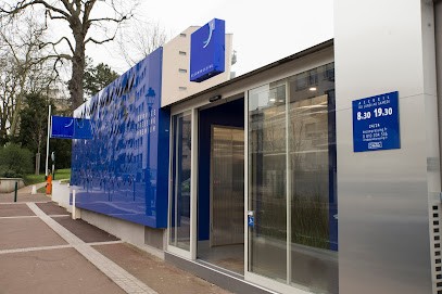 Decompressing, Pressing à Saint-Cloud