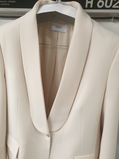 Aqualogia, Pressing à Poissy